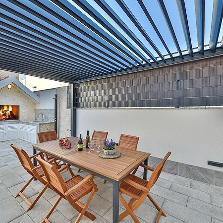 Luxury Apartment Pia With Swimming Pool And Grill Traù Esterno foto