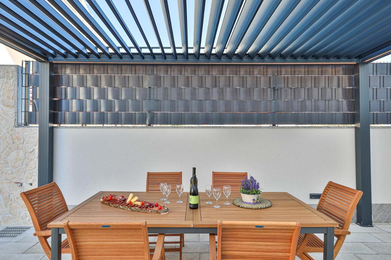Luxury Apartment Pia With Swimming Pool And Grill Traù Esterno foto