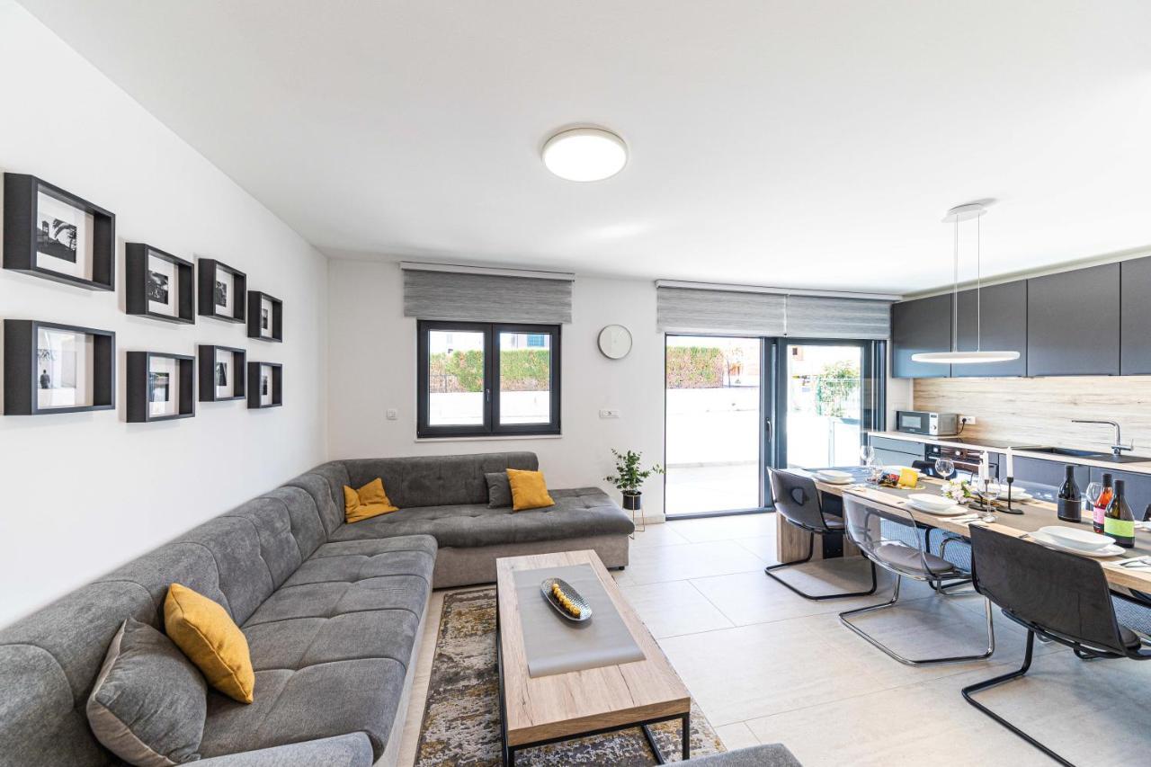 Luxury Apartment Pia With Swimming Pool And Grill Traù Esterno foto