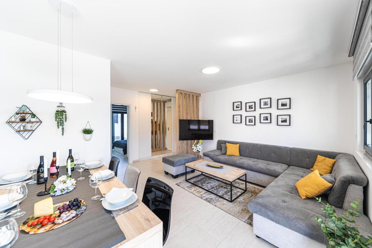 Luxury Apartment Pia With Swimming Pool And Grill Traù Esterno foto