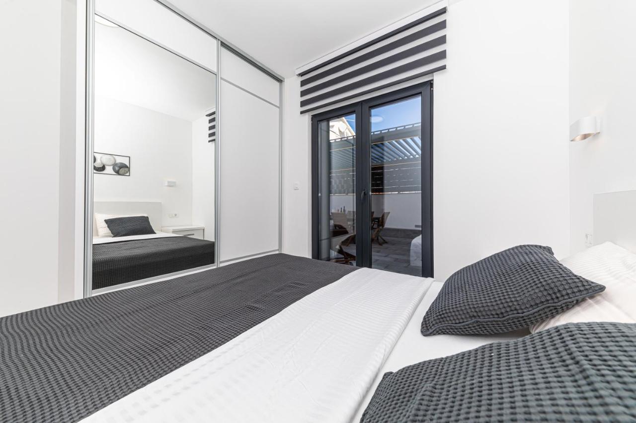 Luxury Apartment Pia With Swimming Pool And Grill Traù Esterno foto
