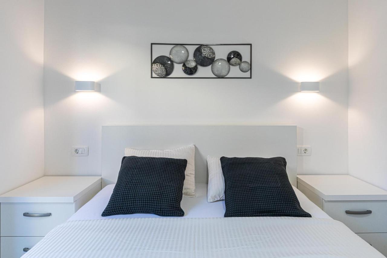 Luxury Apartment Pia With Swimming Pool And Grill Traù Esterno foto