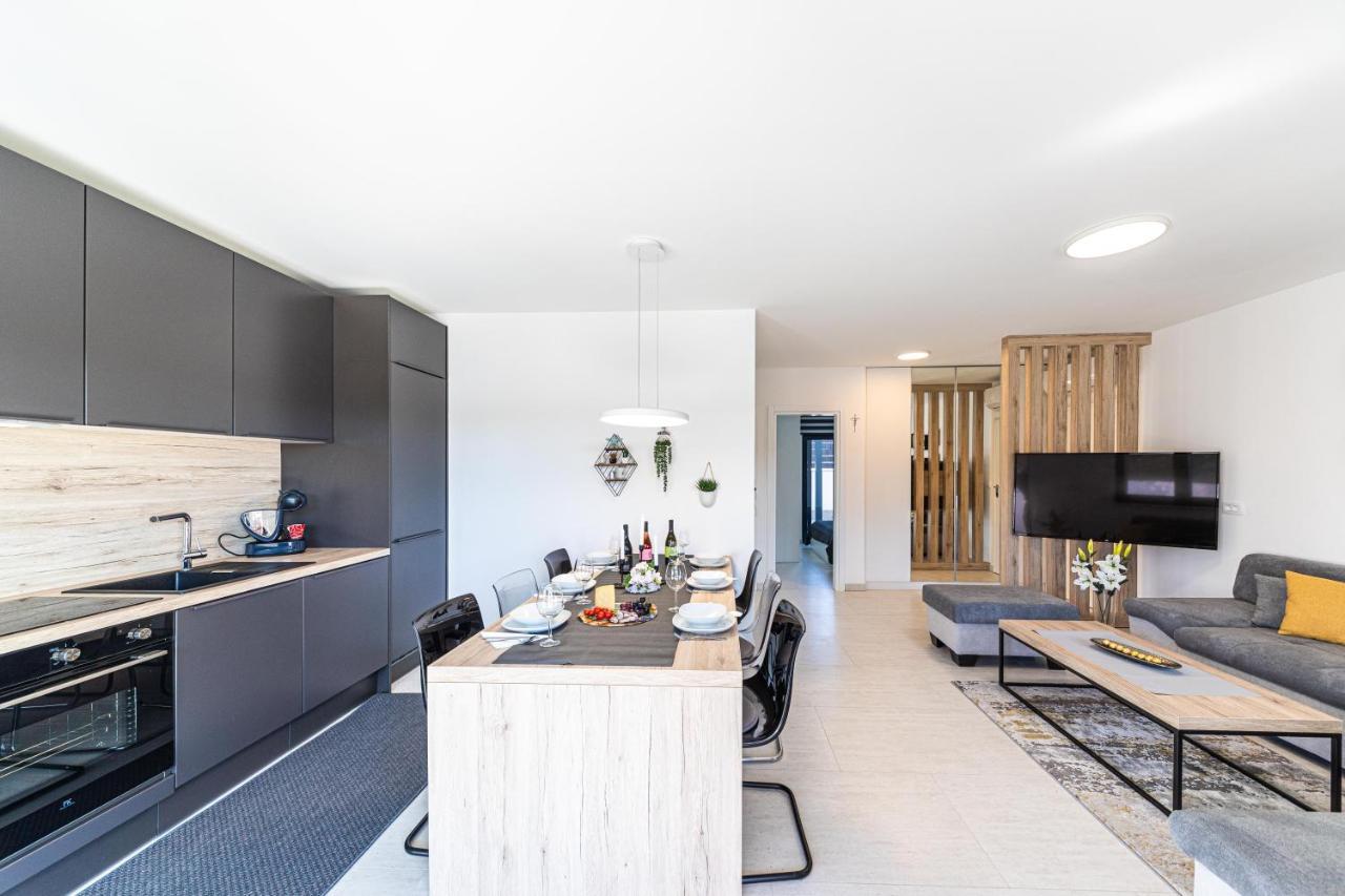 Luxury Apartment Pia With Swimming Pool And Grill Traù Esterno foto
