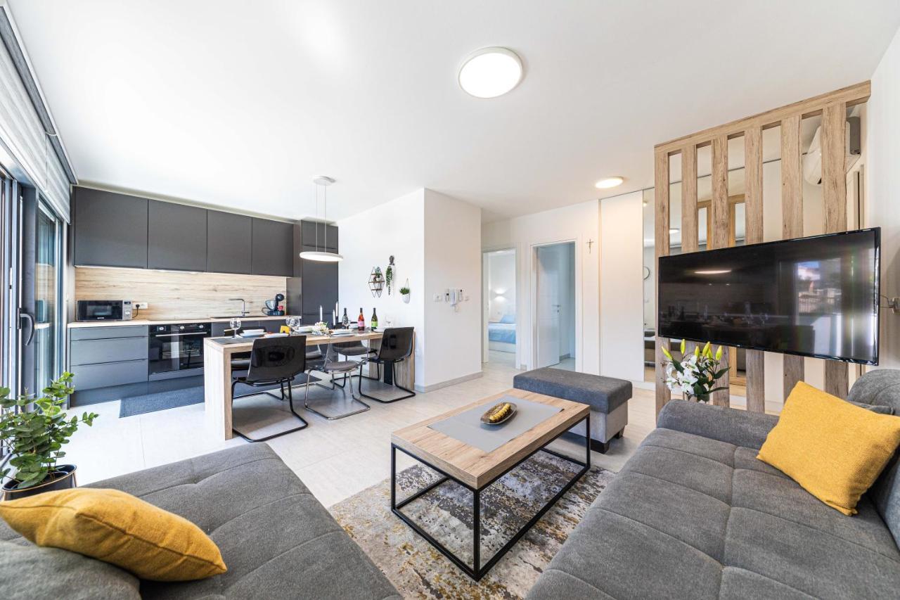 Luxury Apartment Pia With Swimming Pool And Grill Traù Esterno foto